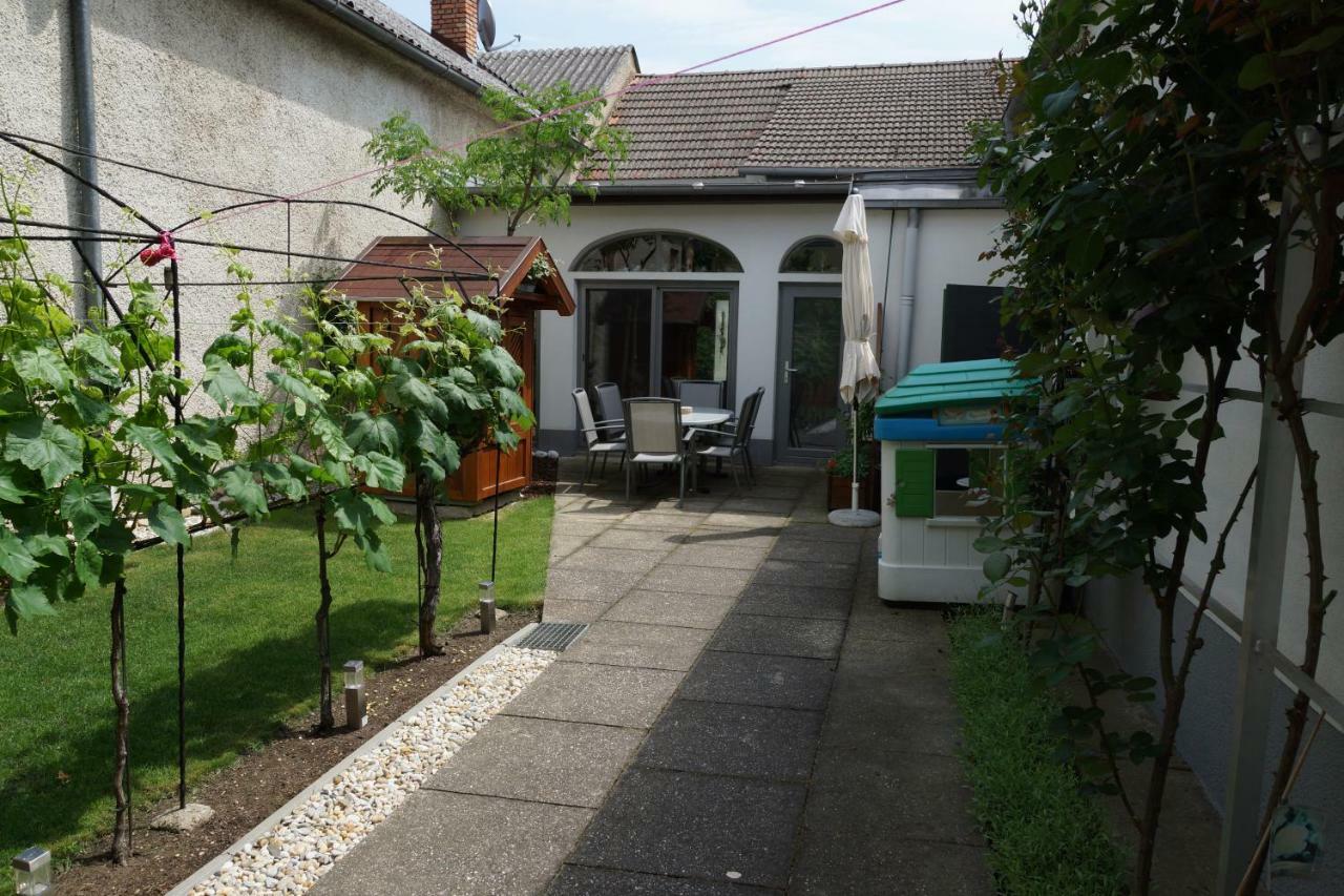 Mönchhof Zur Weinlaube 빌라 외부 사진
